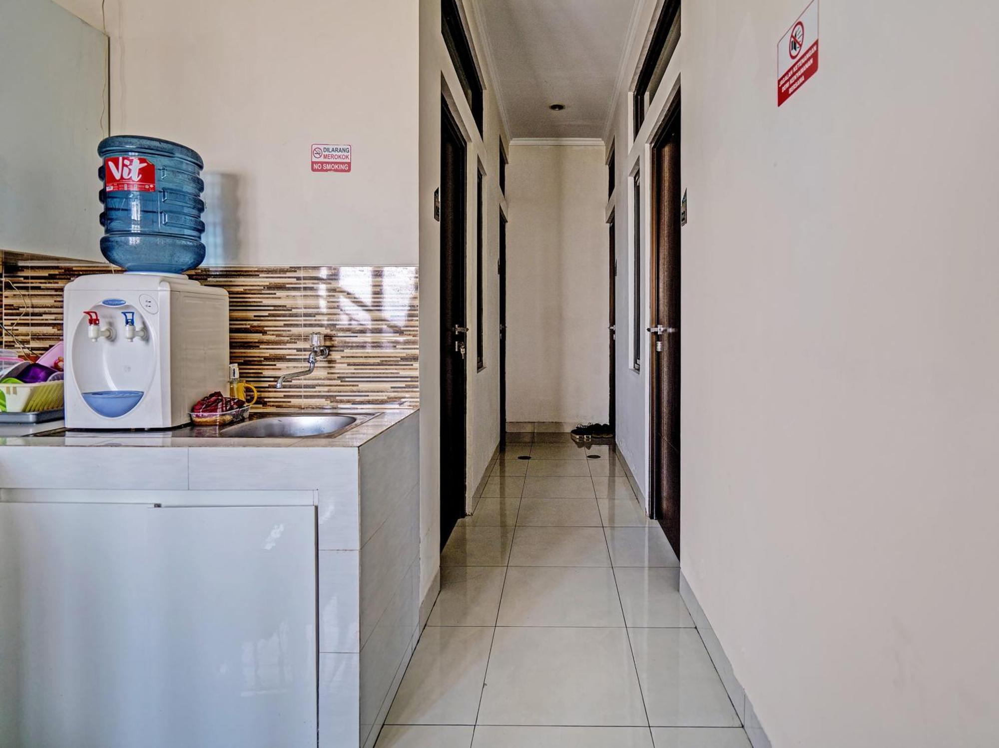 Oyo 92772 Losmen Diah Syariah Langsa Exterior photo